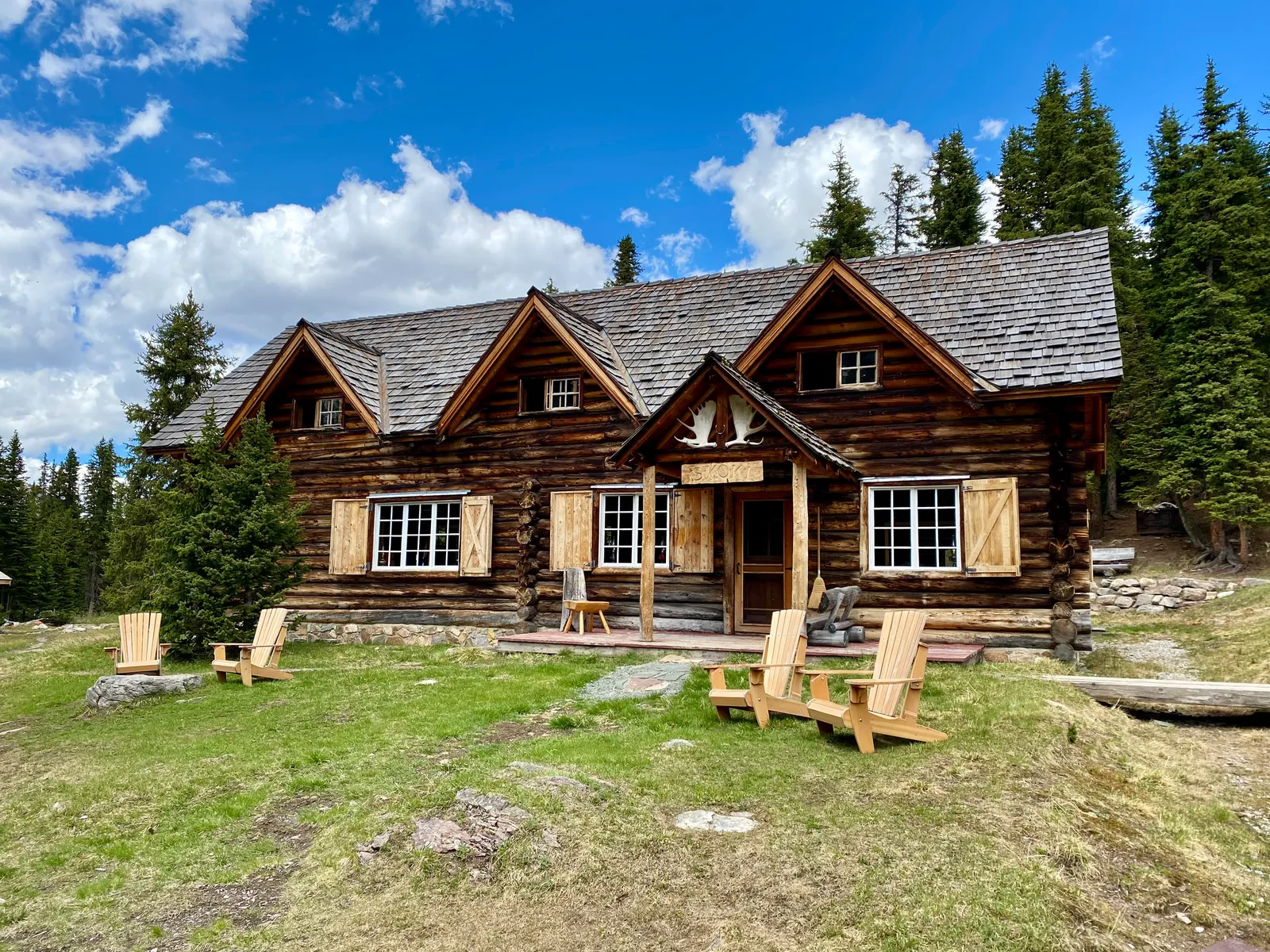 Skoki Lodge in its quiet area of the backcountry